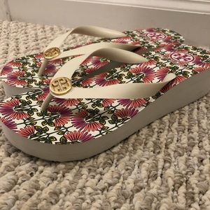 Tory Burch Wedge Flip Flops sz 7 white/pink floral